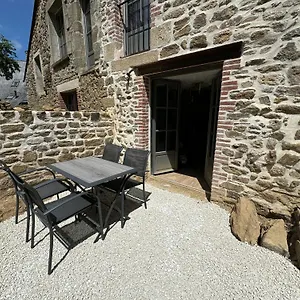  Hébergement de vacances Impasse Des Mysteres - La Maison Des Sorciers Lehon/dinan